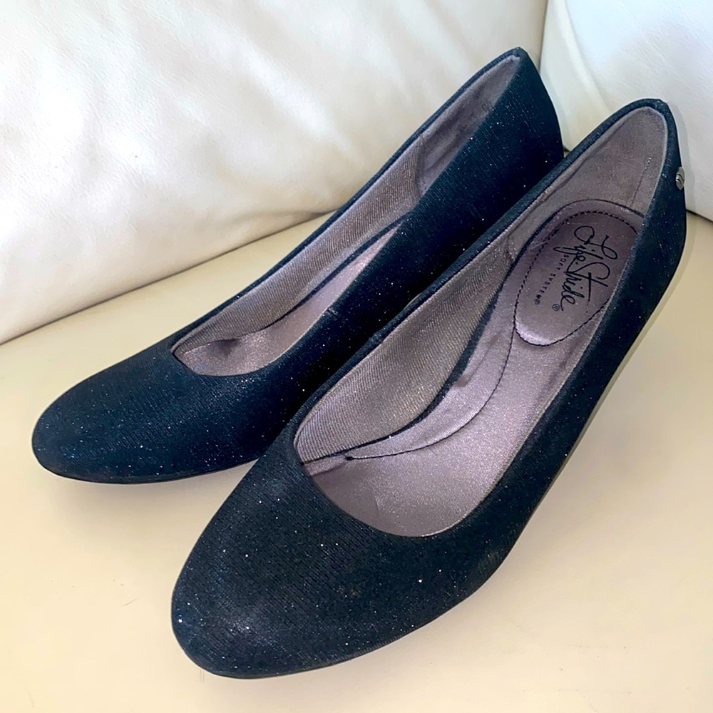 Black heel little shiny black size 9.5 Life stride soft system